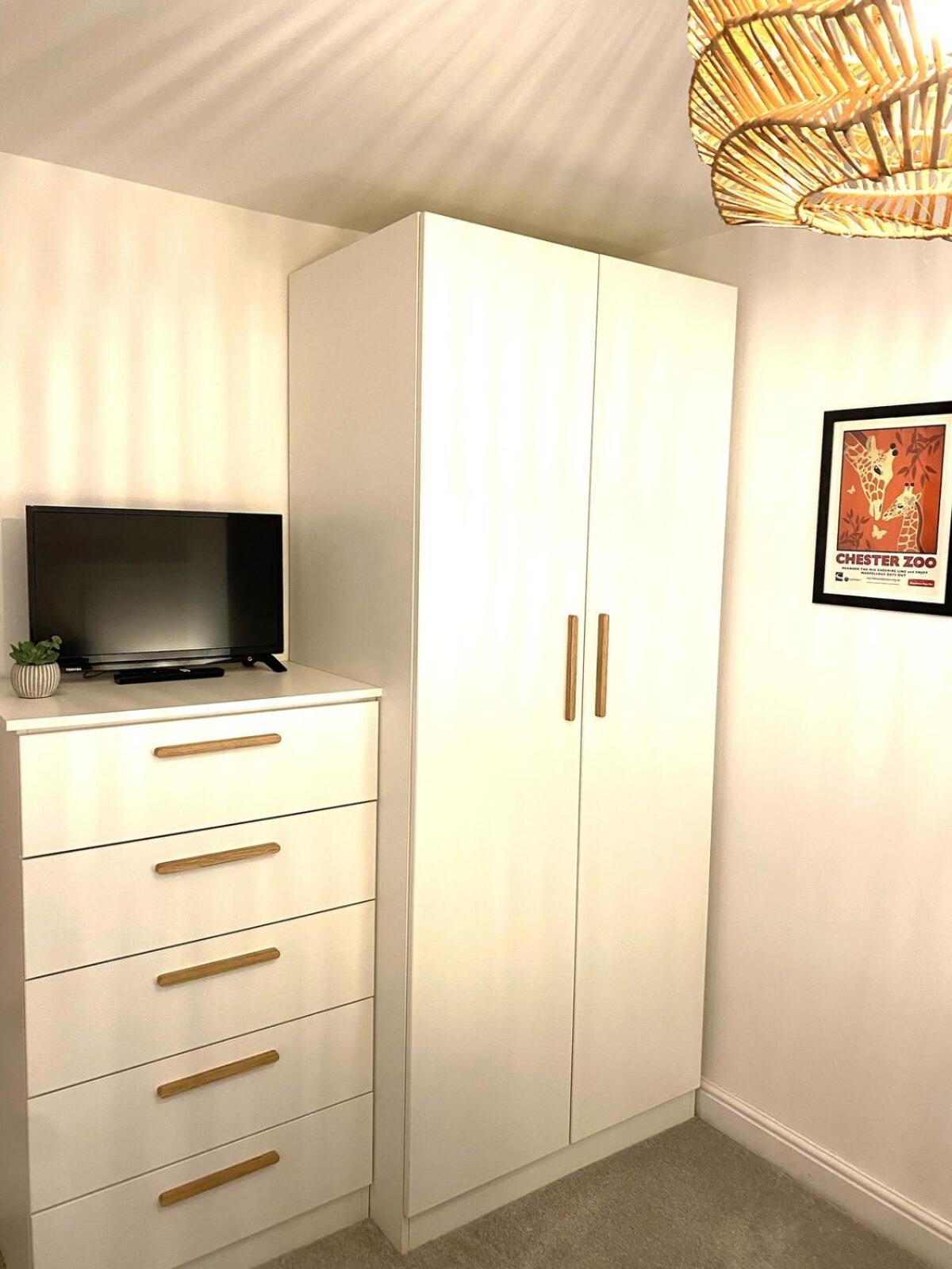 Boutique Chapel Apartment Within City Walls Честер Экстерьер фото